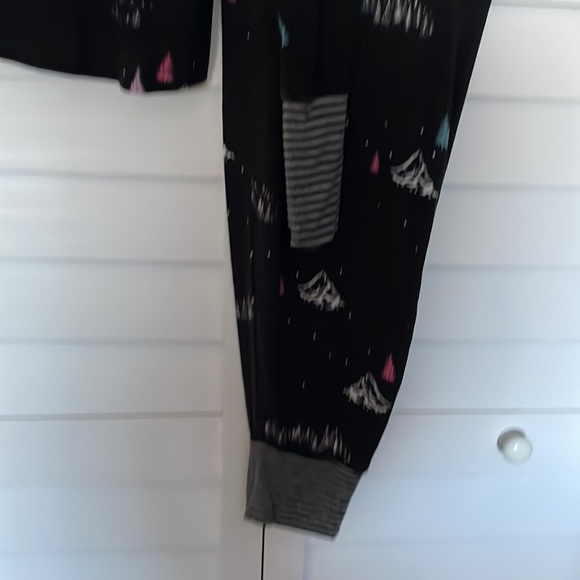 Honeydew pajama set,  size Medium - Picture 5 of 6